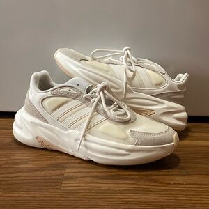Adidas Women’s Ozelle Size 8